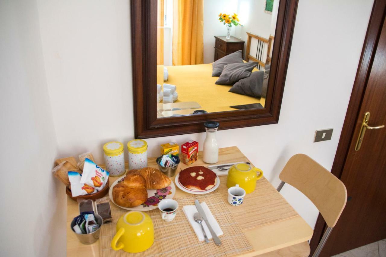 B&B Carbonara Napoli Bagian luar foto