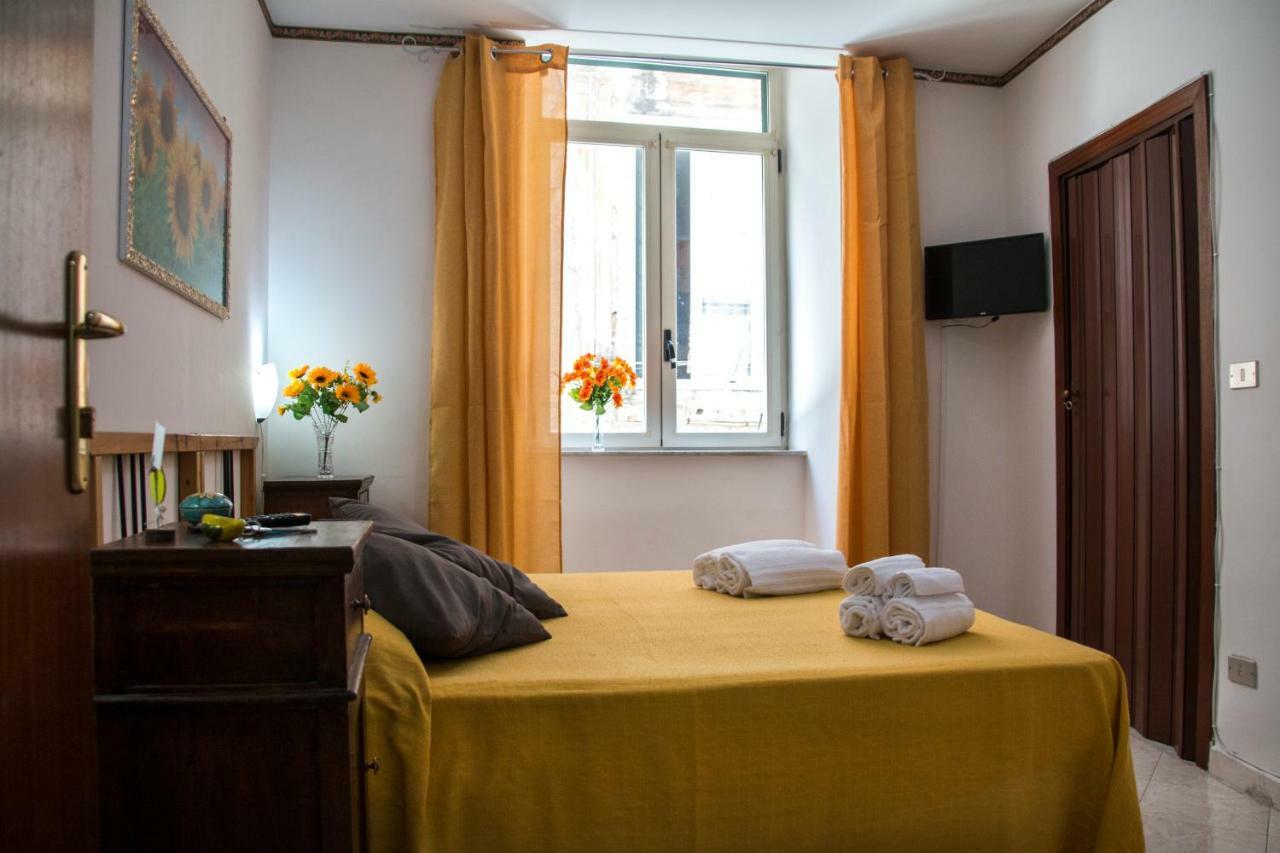 B&B Carbonara Napoli Bagian luar foto
